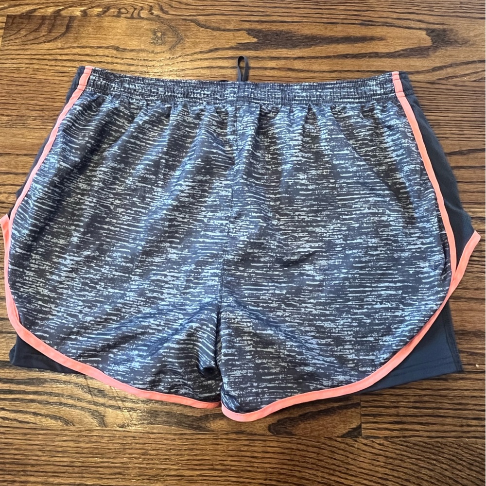 Umbro Women's Black and Pink Athletic Shorts XL